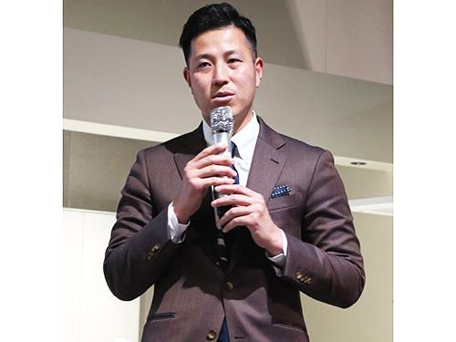 冒頭にあいさつを行う山根太郎社長